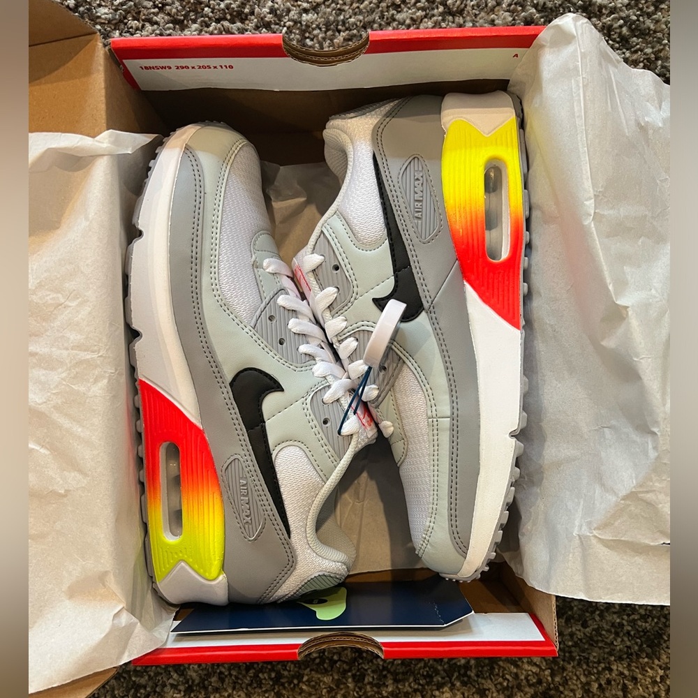 Nike Air Max, youth 7, women’s 8,5
